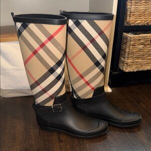 BURBERRY RAINBOOT NWOT